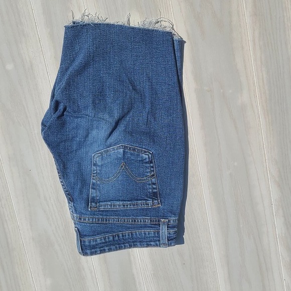 Levis 518 Superlow Stretch Shorts - Picture 3 of 16